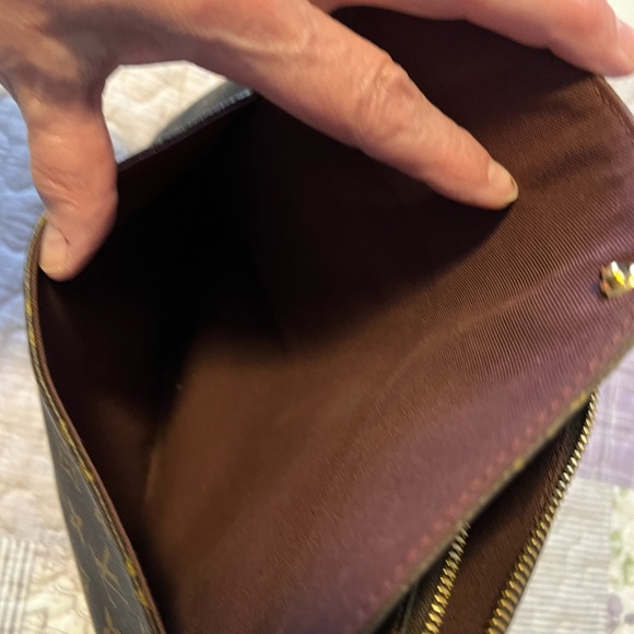 Louie Vuitton Crossbody/Shoulder Handbag Complete With Original Bill of Sale - Picture 8 of 11